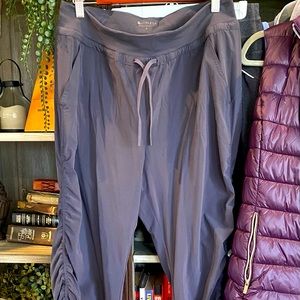 Athleta Joggers w Pockets and Ruched Sides Sz 8